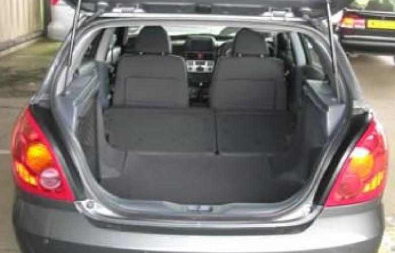 Nissan Almera Se 1 8 5dr Hatch Ridc