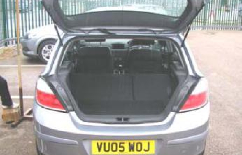 vauxhall astra boot cover
