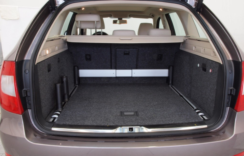 Skoda Superb Elegance 1 8 Tsi Dsg 5dr Estate 2010 Ridc The effect is to give the once humble skoda a more aggressive stance on the road. skoda superb elegance 1 8 tsi dsg 5dr