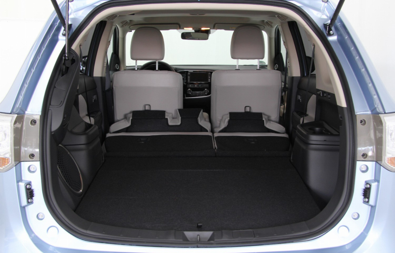 Mitsubishi Outlander PHEV superior 4WD 5dr 4x4 outlander trunk Mitsubishi Outlander PHEV superior 4WD 5dr 4x4