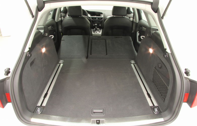 Boot with seats folded 1