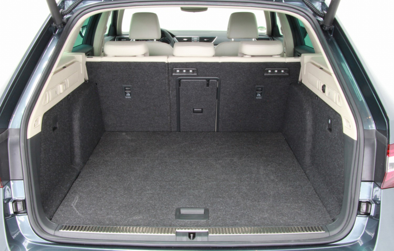 Superb Combi 2 0 Tdi Scr Style 5dr Estate 2015 Ridc The skoda superb estate offers a huge amount of space for the money, so it's worth considering instead of an suv. superb combi 2 0 tdi scr style 5dr