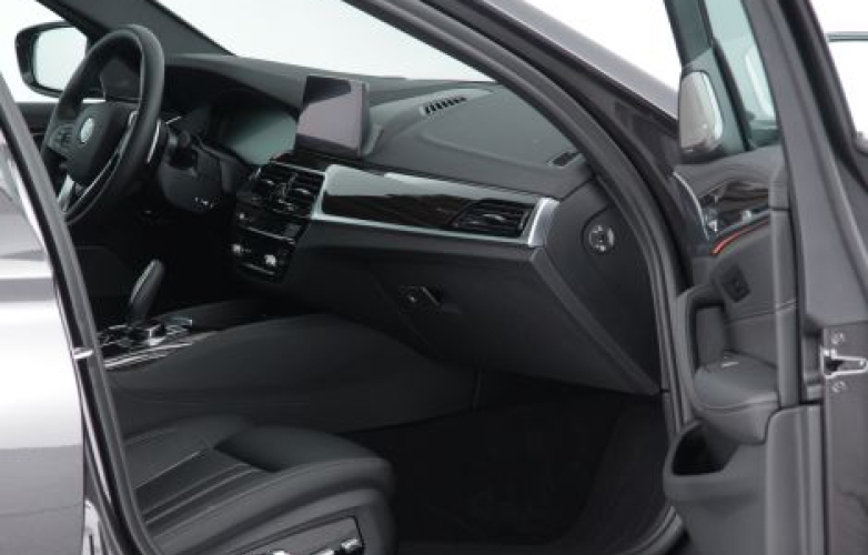 Passenger side - dashboard