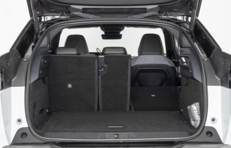 Boot with seats folded 1