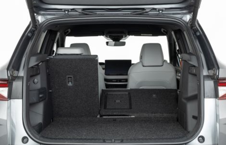 Boot with seats folded 1